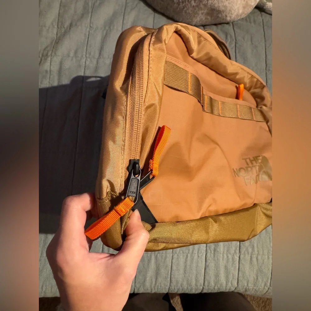 THE NORTH FACE Base Camp Voyager Sling Bag - Picture 7 of 13